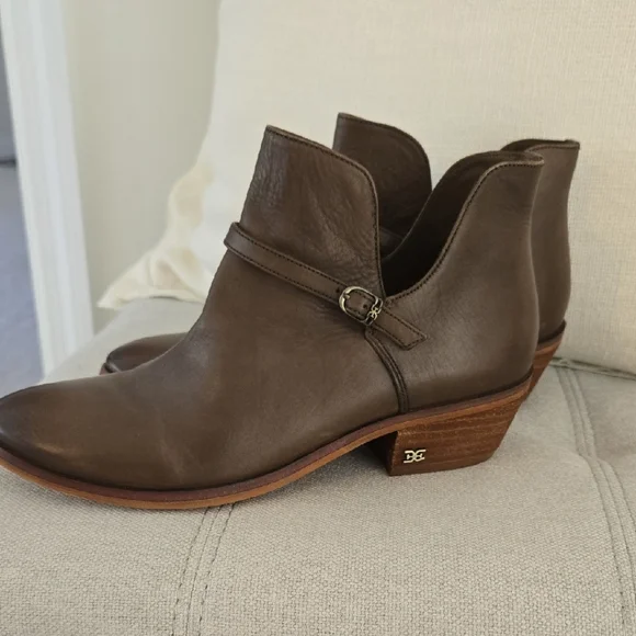 NWOT - Sam Edelman Dark Brown Ankle Booties - Picture 2 of 6